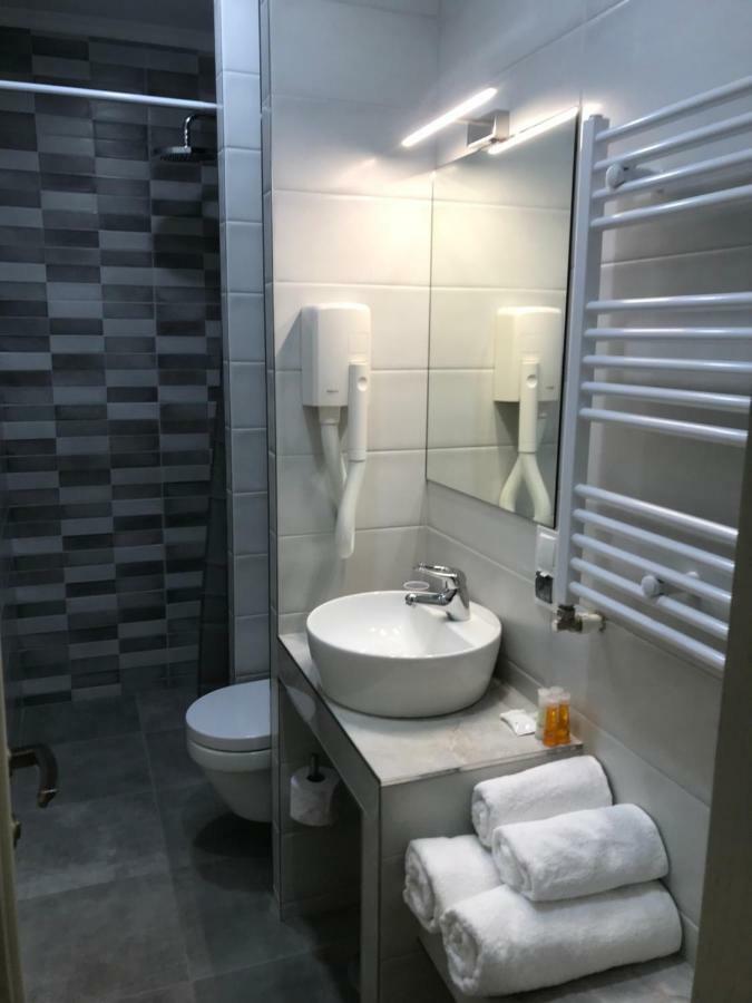 Stăuceni Moonlight Hotel מראה חיצוני תמונה