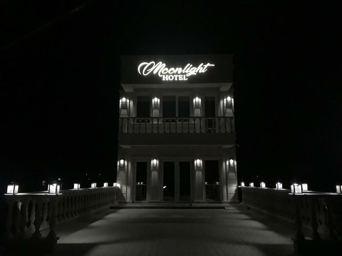 Stăuceni Moonlight Hotel מראה חיצוני תמונה