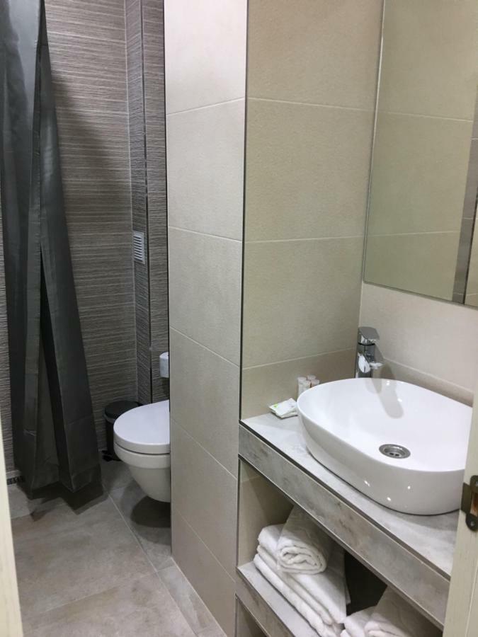 Stăuceni Moonlight Hotel מראה חיצוני תמונה