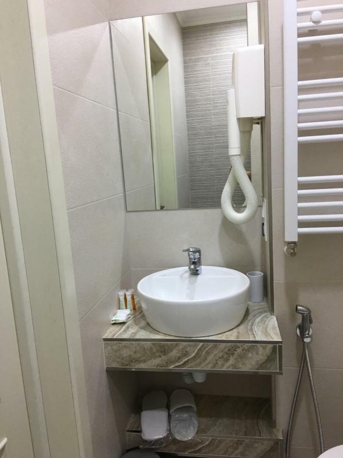 Stăuceni Moonlight Hotel מראה חיצוני תמונה