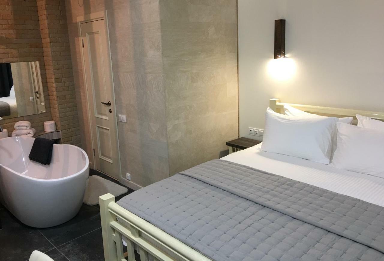 Stăuceni Moonlight Hotel מראה חיצוני תמונה