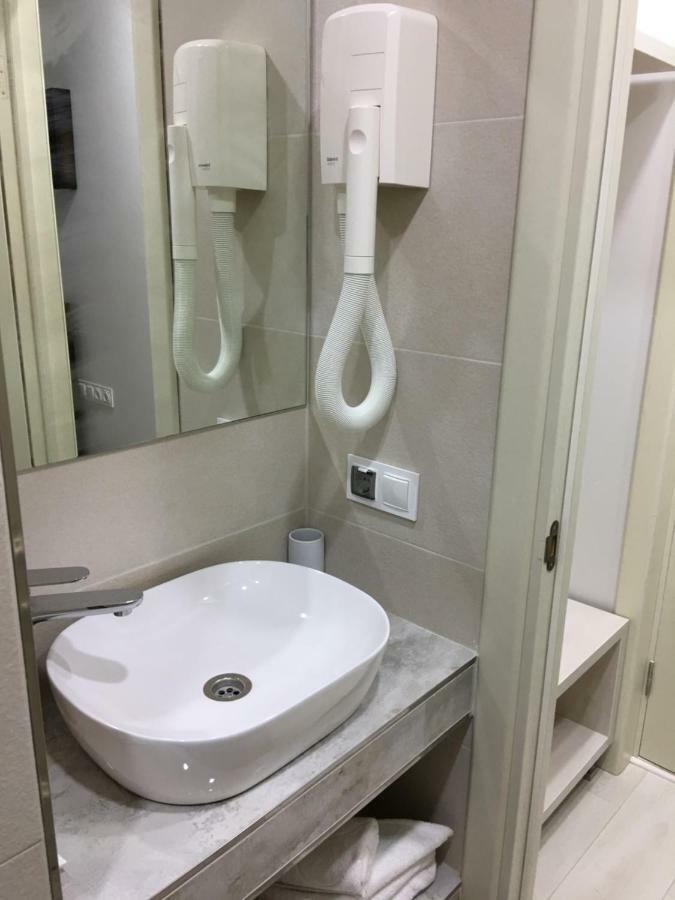 Stăuceni Moonlight Hotel מראה חיצוני תמונה