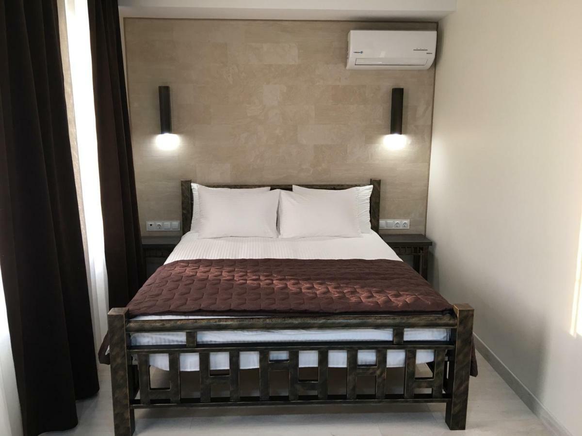 Stăuceni Moonlight Hotel מראה חיצוני תמונה