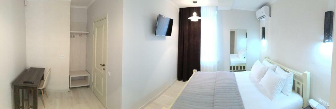 Stăuceni Moonlight Hotel מראה חיצוני תמונה