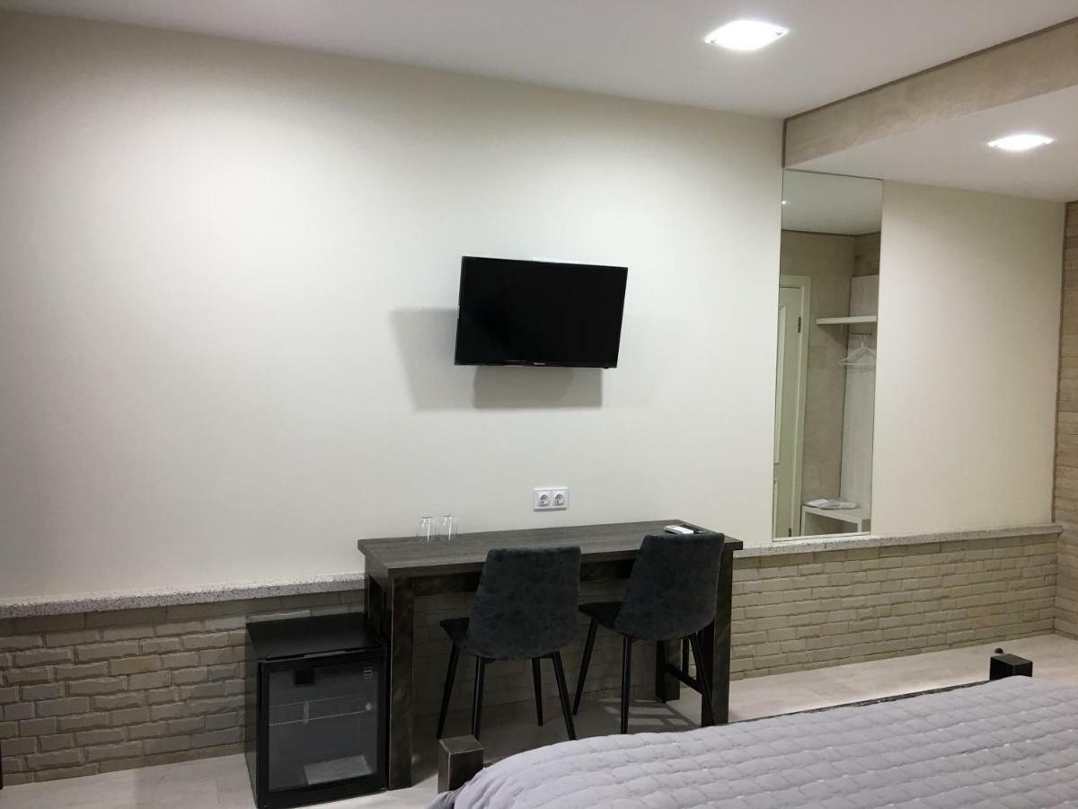 Stăuceni Moonlight Hotel מראה חיצוני תמונה