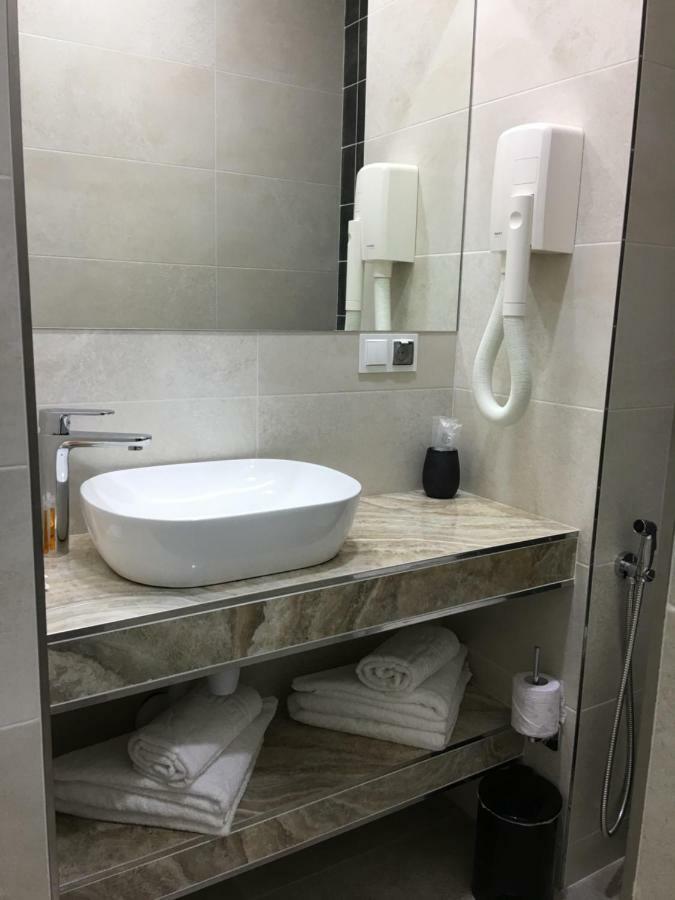 Stăuceni Moonlight Hotel מראה חיצוני תמונה