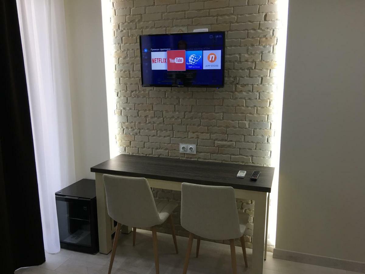 Stăuceni Moonlight Hotel מראה חיצוני תמונה