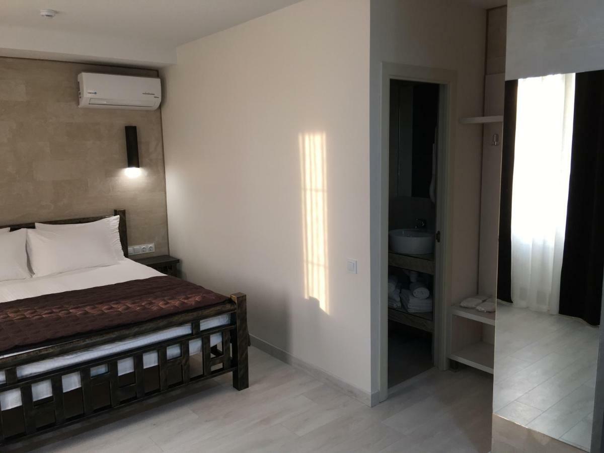 Stăuceni Moonlight Hotel מראה חיצוני תמונה