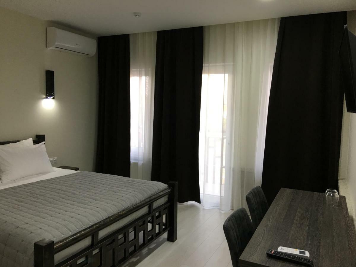 Stăuceni Moonlight Hotel מראה חיצוני תמונה
